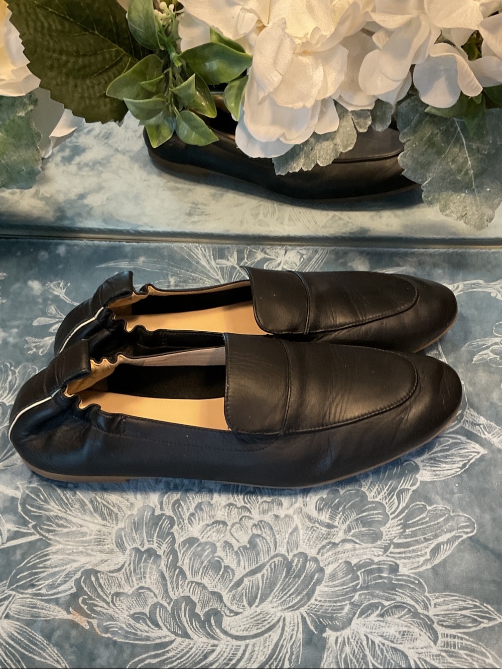 Everlane Black Leather Elastic-Back Slip-On Loafers - Picture 3 of 7